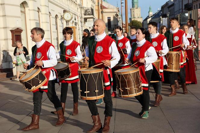 Korowód w ramach Międzynarodowego Festiwalu Renesansu w Lublinie