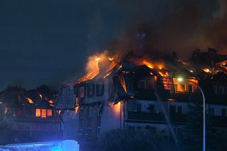 Pożar w Ząbkach. Przekroczone normy jakości powietrza, apel o zamykanie okien 