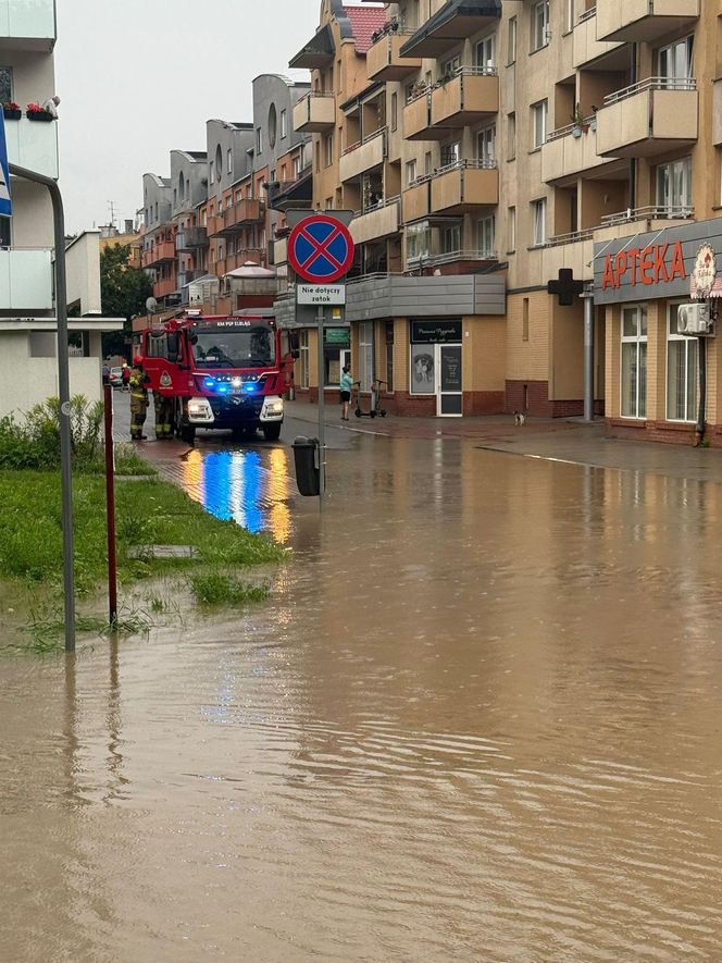 W Elblągu wylała rzeka. Wprowadzono stan pogotowia przeciwpowodziowego. „Każdy z nas się boi”