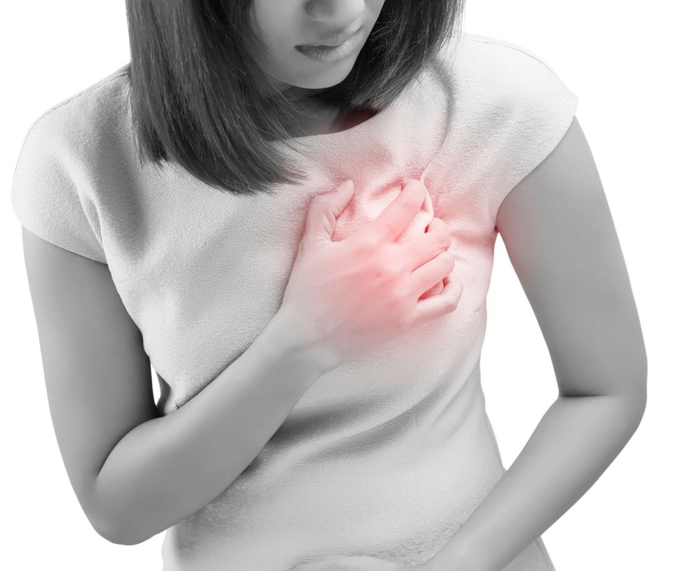 Martwica tłuszczowa piersi powstaje na skutek urazu gruczołu piersiowego zazwyczaj u otyłych kobiet.