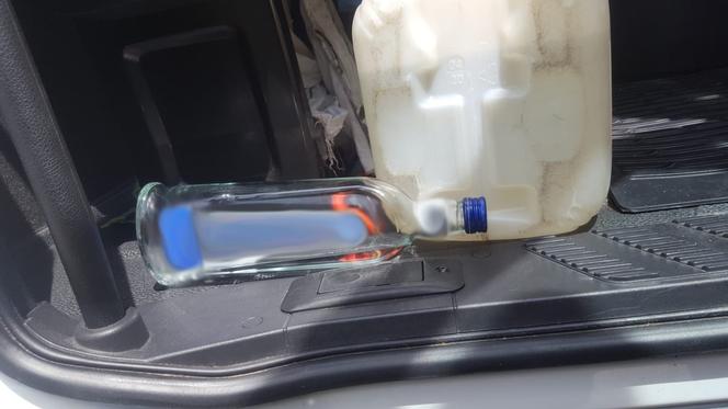 Butelka wódki w kabinie kierowcy
