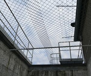 Ostrowiec. Przyszedł do sklepu z nożem i zażądał gotówki! Grozi mu 12 lat więzienia!