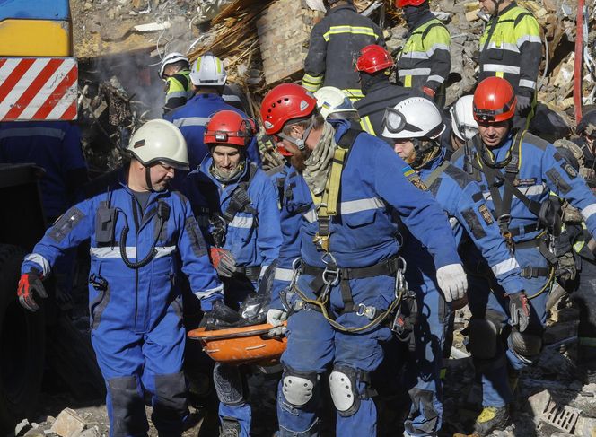 Do 23 wzrosła liczba ofiar śmiertelnych rakietowo-dronowego ataku Rosji na Kijów