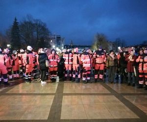 Siedlczanie wyrazili swój sprzeciw przeciwko agresji i wsparcie dla rodziny ratownika medycznego, który zginął w ataku nożownika