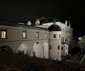 Zamek Pardubice - zdjęcia cennego zabytku Wschodnich Czech. Wnętrza, muzeum, zamek nocą