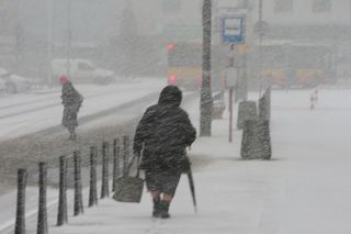 Burze śnieżne i wichury do 100 km/h zaatakują Polskę