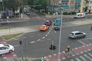 Dodatkowe oznakowanie na skrzyżowaniu Szosy Chełmińskiej i Żwirki i Wigury w Toruniu