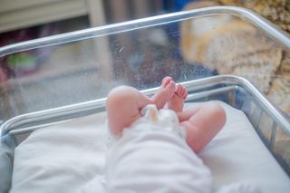 Pielęgniarki go ochrzciły, opiekowały się nim, chodziły z nim na spacery. 2-miesięczny Staś w końcu znalazł rodzinę