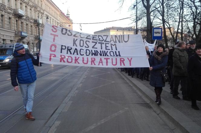 Protest pracownikow sadu