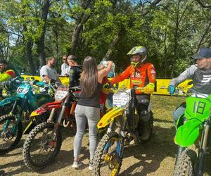 Ostre ściganie na torze w Strykowie. Inauguracja Pucharu Polski z udziałem Motocrossu Zaborowo z Leszna