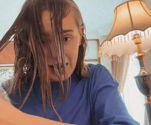 Wiktoria Gąsiewska tonuje włosy