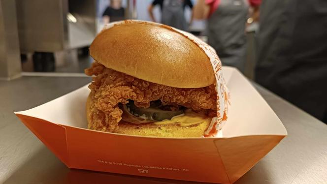 Jako pierwsi w Polsce zjedliśmy Chicken Sandwich! Prapremiera Popeyes w Pasażu Grunwaldzkim 