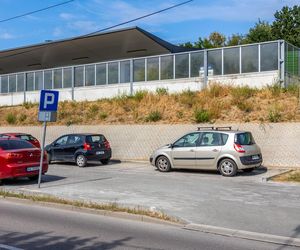 Nowy parking przy stacji kolejowej w Zielonce