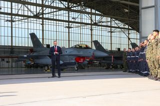 Wizyta prezydenta RP Karola Nawrockiego w 31. Bazie Lotnictwa Taktycznego w Krzesinach