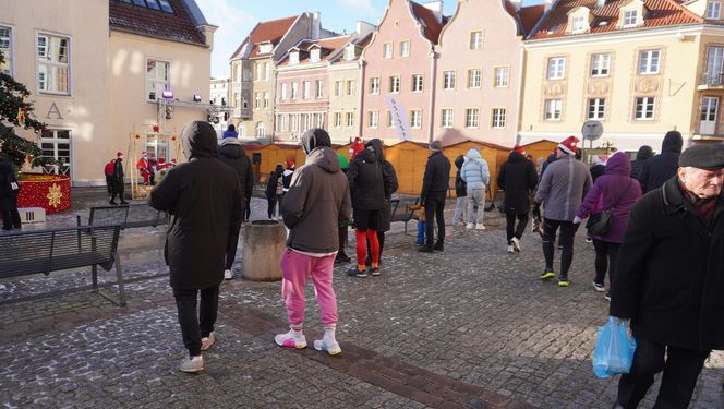 Bieg Mikołajów w Olsztynie. Około 400 osób pobiegło w charytatywnym celu [ZDJĘCIA]