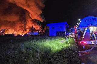 Ogromny pożar na Mazowszu. Spłonęła hala magazynowa 