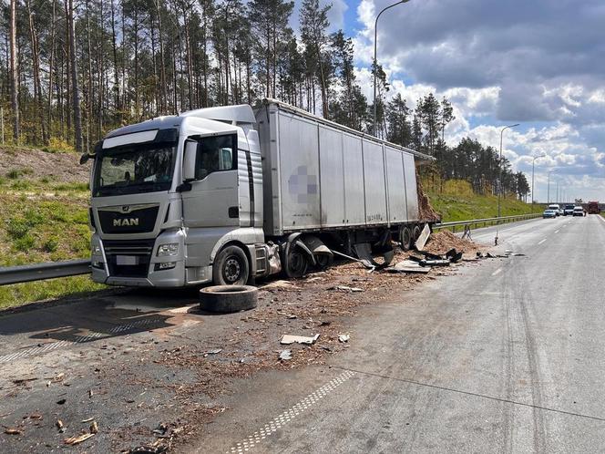 Zderzenie dwóch ciężarówek na S5 pod Bydgoszczą! Jedna stanęła w płomieniach