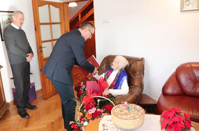 Ma 100 lat, 24 wnucząt i 25 prawnucząt. Pogratulował jej Morawiecki