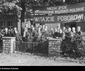 QUIZ PRL. Od Lenino do „fali”: Sprawdź, czy przetrwałbyś w wojsku PRL. Tylko dla orłów!