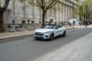 Taksówki bez kierowców wjeżdżają do Europy. Uber rozpoczyna testy 