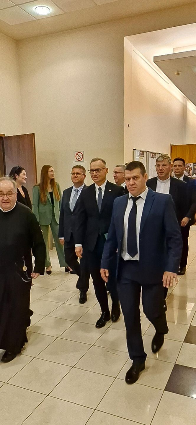 Piękne studentki o. Rydzyka przyćmiły byłego prezydenta Andrzeja Dudę