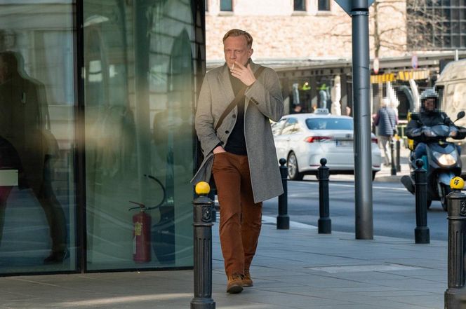 Arkadiusz Janiczek wychyla małpkę w samo południe