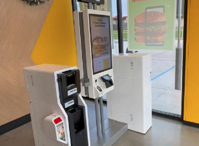 McDonalds otworzył restaurację przyszłości. Frytki poda ci robot!