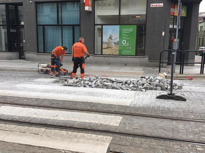 Trwa naprawa torowiska na Wybickiego w Grudziądzu