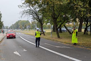 Zwalniam przed szkołą