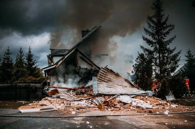 To był prawdopodobnie wybuch gazu. W Kostrzynie eksplozja zniszczyła dom [ZDJĘCIA]