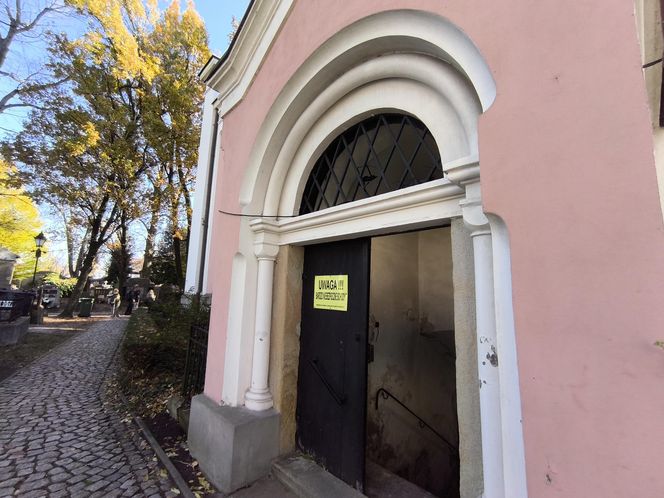 Słoneczna pogoda sprzyjała. 32. Kwesta Na Odnowę Zabytków Starego Cmentarza w Tarnowie