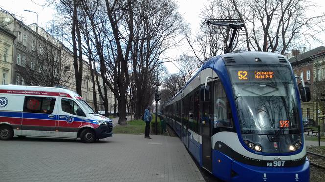 Kraków: Zderzenie dwóch aut na Dietla. Centrum miasta było nieprzejezdne