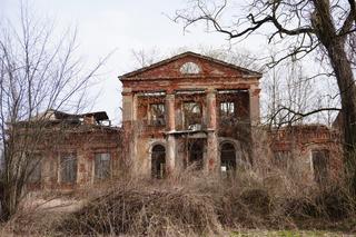 Ruiny dworu w Lewickich pod Białymstokiem