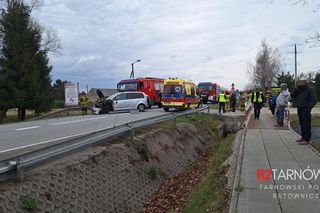 Dwie osobówki zderzyły się w Brniu. Poszkodowana kobieta trafiła do szpitala