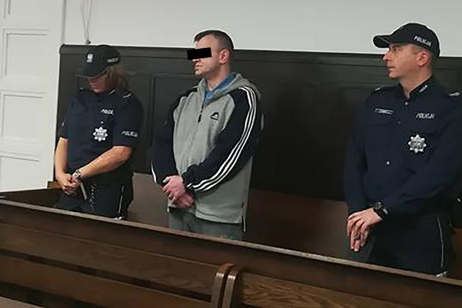 Sąsiedzi myśleli że rąbie drzewo a on katował Dorotę