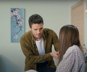 Alper zaczyna manipulować rodziną Kuzeya, by zostać w ich domu na stałe. Sili się to nie spodoba.