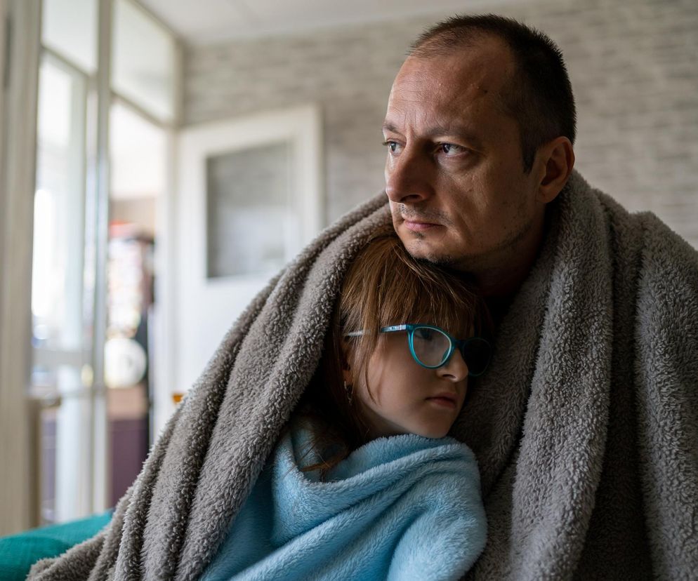 W tym roku covid uderza nietypowo. Lekarze: objawy mogą nas zmylić