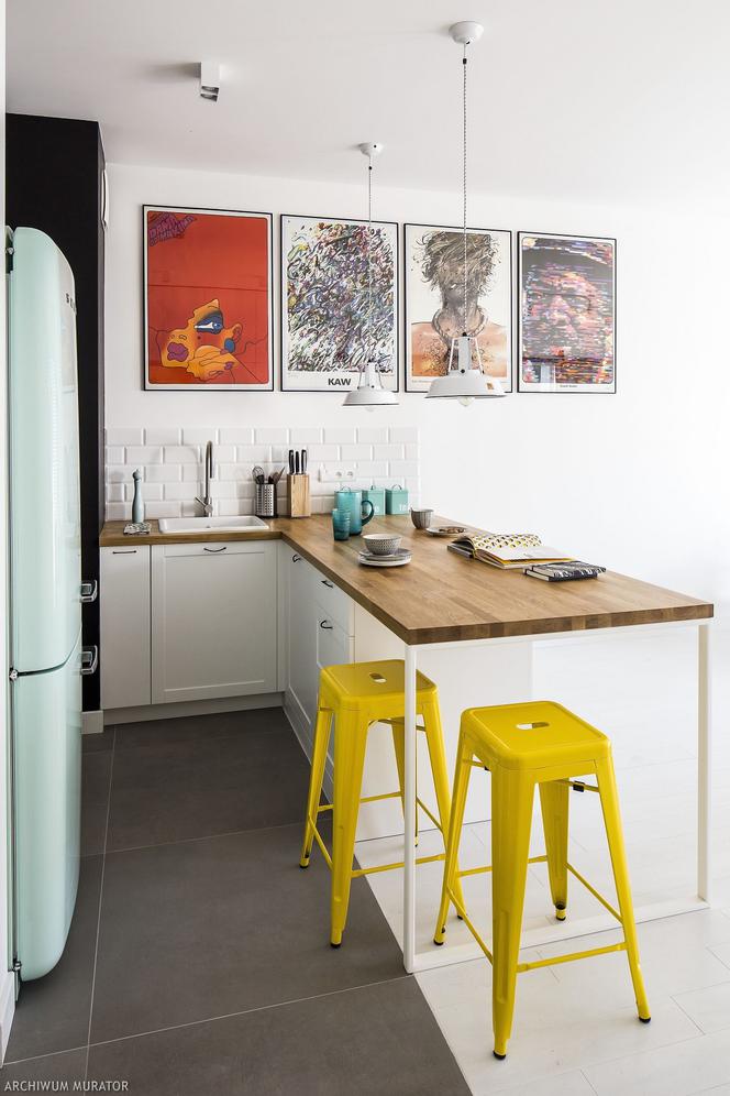 Galeria plakatu łączy salon z kuchnią