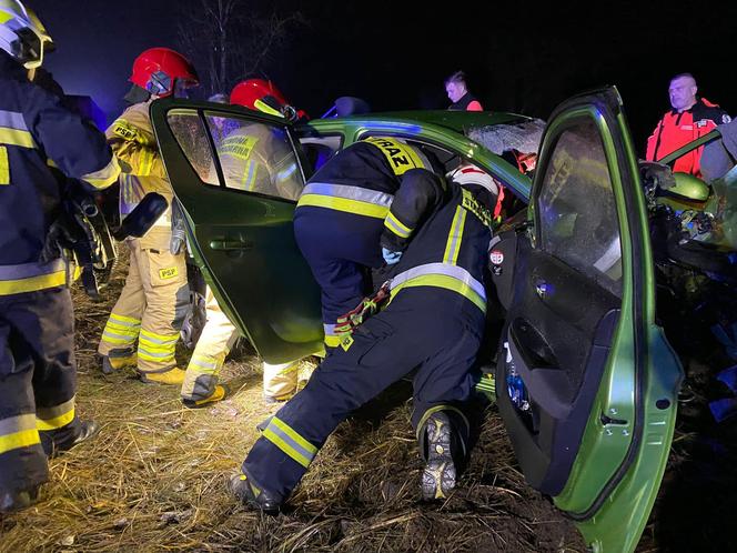 Wypadek na DK 10 pod Bydgoszczą! Zderzyły się dwie ciężarówki i osobówka [ZDJĘCIA]