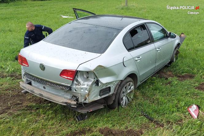 Śląskie: Napadł na sklep i zaczął uciekać samochodem. Wpadł do rowu i uderzył w betonowy przepust drogowy