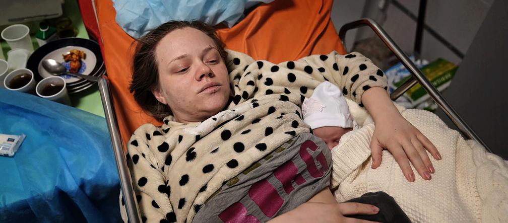 W ciąży uciekała z bombardowanego szpitala w Mariupolu. Teraz mówi, że ataku nie było. Jest zakładniczką?
