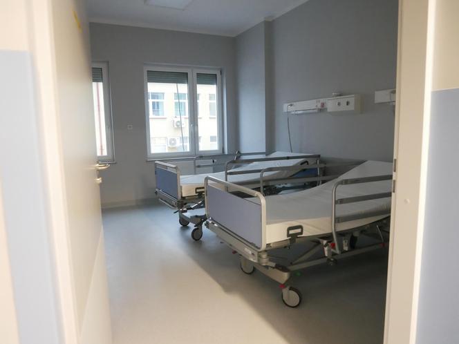 Szpital tymczasowy dla osób z COVID-19 przyjmuje już pacjentów [ZDJĘCIA]