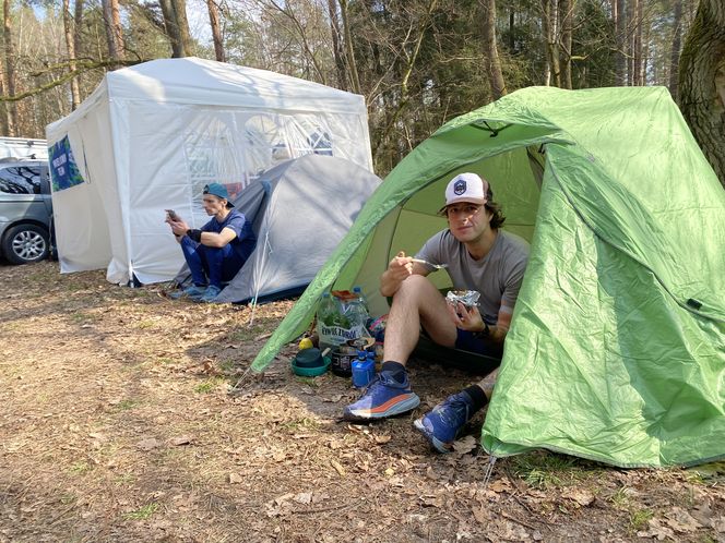 Biegli, aż na trasie został jeden zawodnik. Ponad 60 śmiałków na starcie zawodów pod Olsztynem