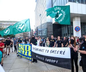Protest przeciwko imigrantom.Tysiące kibiciów na ulicach Katowic