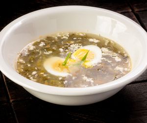 Szczawiowa z przecieru: zupa gotowa w 15 minut