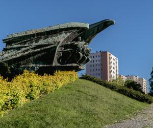 Osiedle Paderewskiego w Katowicach. 20 tysięcy mieszkańców, 80-tonowy pomnik i mnóstwo zieleni