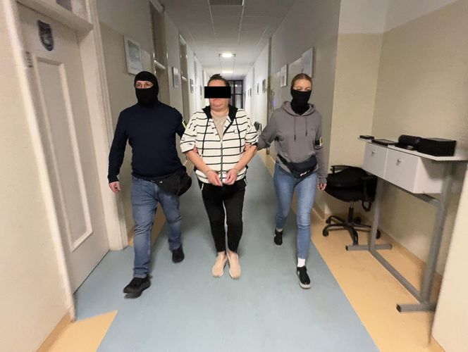 Spektakularna akcja na Pradze Północ i Żoliborzu. Policja uderza w narkotykowy biznes. Zobacz, co znaleziono w ich kryjówkach!