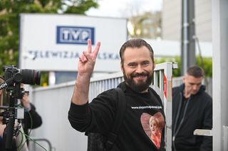 Stanowski skradł show przed debatą. W drodze akompaniował mu nietypowy zespół