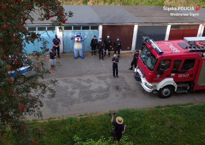 Piękny gest policjantów ze Śląska. Urodzinowa niespodzianka dla małej Madzi 