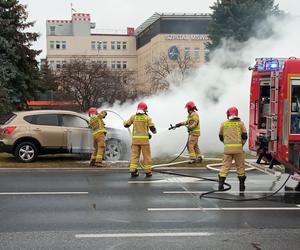 Pożar samochodu przy szpitalu MSWiA w Rzeszowie 